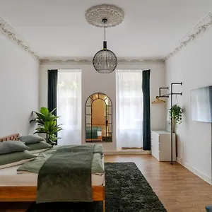  Apartment Stylische Altbauwohnung Zentral In Kreuzberger Kiezlage Germany