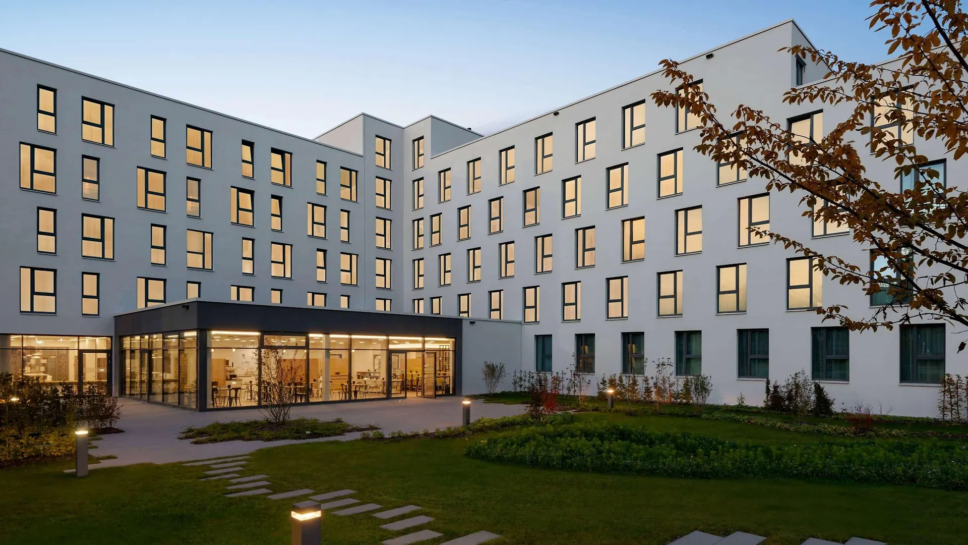 Super 8 By Wyndham Augsburg Hotel