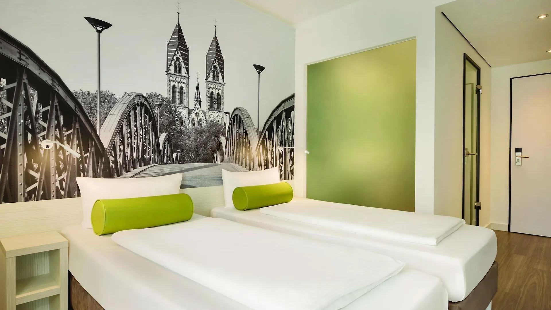 Super 8 By Wyndham Augsburg Hotel